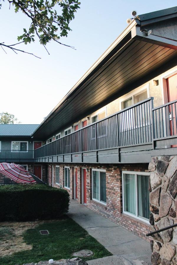 Days Inn By Wyndham Show Low Exterior photo